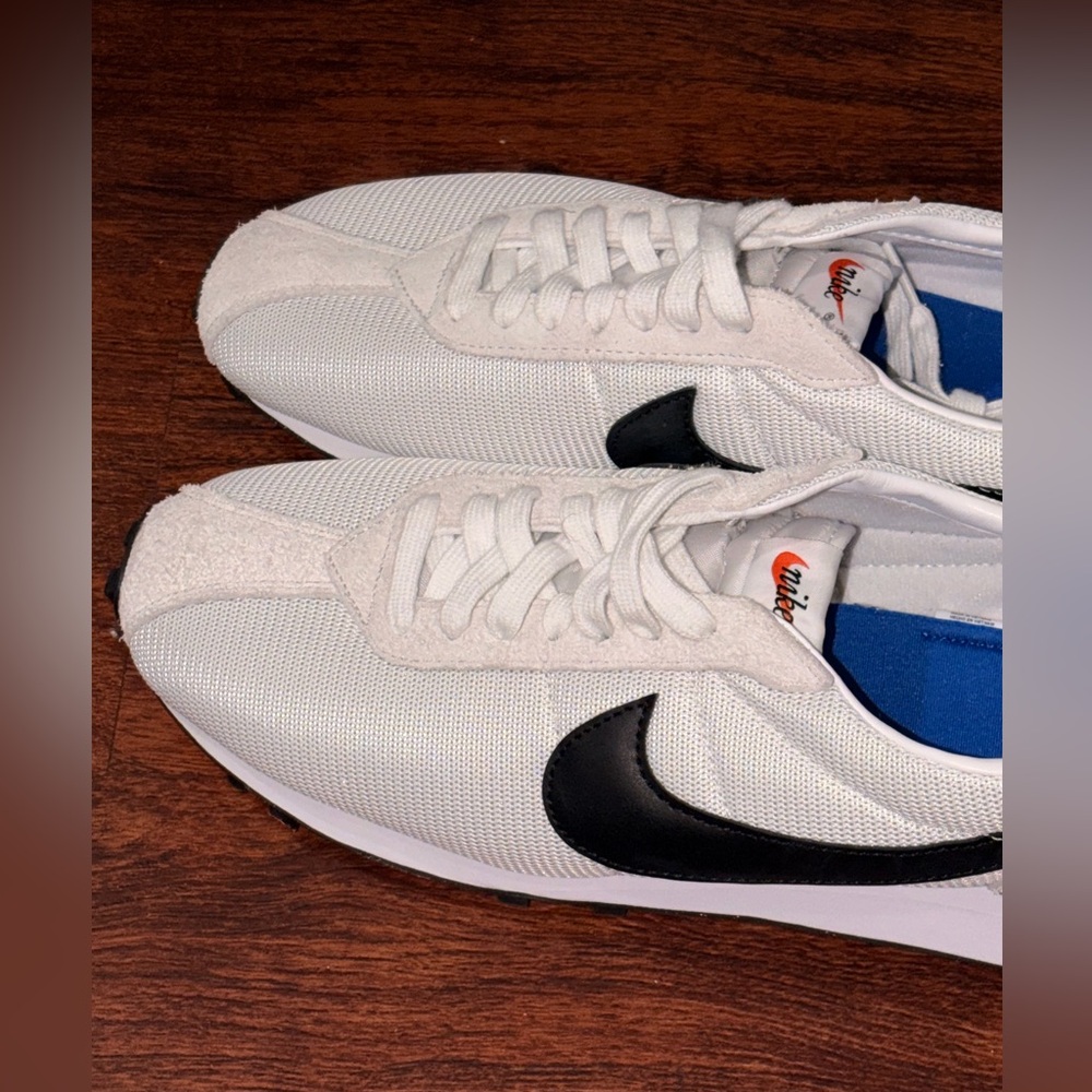 Nike size 10.5 - Picture 4 of 12